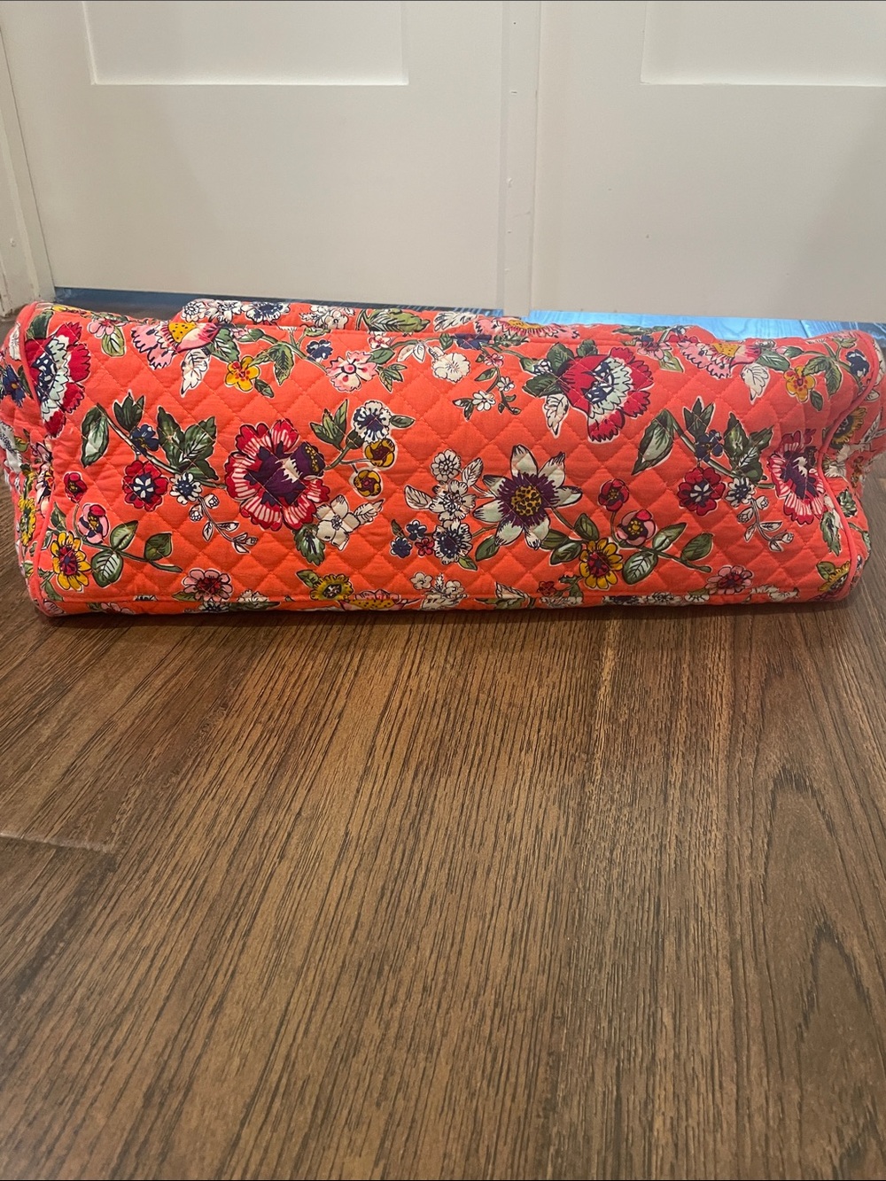 Vera Bradley Coral Floral Quilted Travel Tote w Trolley Strap - Picture 3 of 14